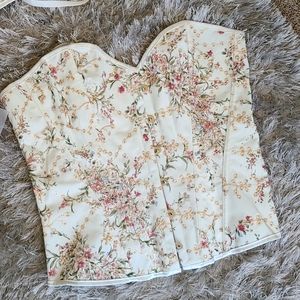 Lingerie corset and thong set